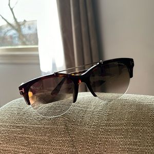 Women’s sunglass